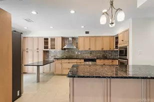 41 E View Ct, Jericho, NY 11753 - Photo 14