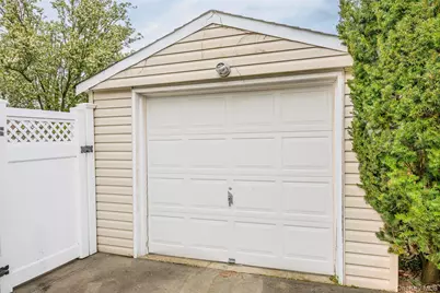 2459 Woodland Avenue, Wantagh, NY 11793 - Photo 40