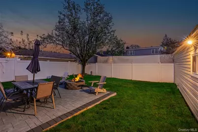 2459 Woodland Avenue, Wantagh, NY 11793 - Photo 36