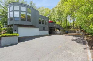 105 Nadia Ct, Port Jefferson, NY 11777 - Photo 2