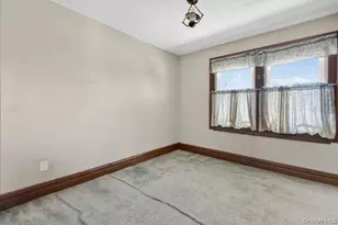 191 Rockaway Pkwy, Valley Stream, NY 11580 - Photo 16