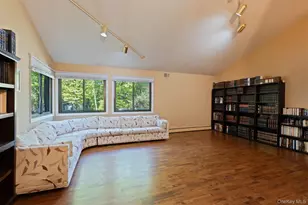 13 Jade Ct, Pomona, NY 10970 - Photo 2