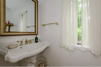 27 Ridge Drive E, Great Neck, NY 11021 - Photo 20