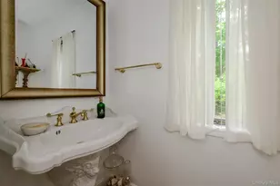 27 Ridge Dr E, Great Neck, NY 11021 - Photo 20