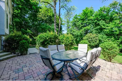 27 Ridge Drive E, Great Neck, NY 11021 - Photo 36