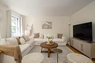 4 Edwards, Roslyn Heights, NY 11577 - Photo 4