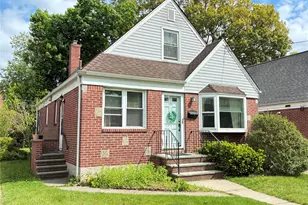 171 Locust St, Floral Park, NY 11001 - Photo 2