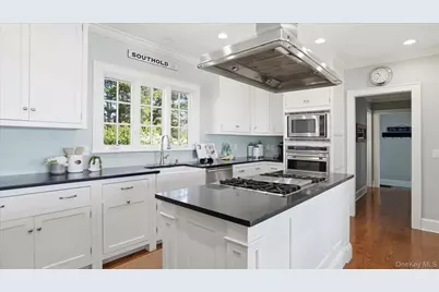 920 Cedar Point Drive E, Southold, NY 11971 - Photo 10