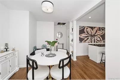 200 N Village Avenue #A3, Rockville Centre, NY 11570 - Photo 2