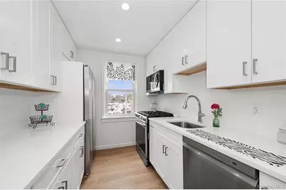 200 N Village Avenue #A3, Rockville Centre, NY 11570 - Photo 18