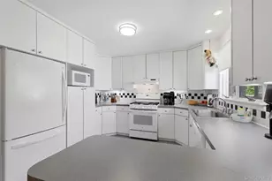 27 Calico Tree Rd, Hauppauge, NY 11788 - Photo 4
