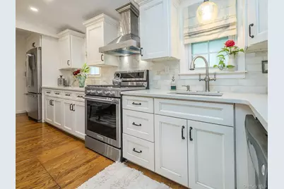 24 Maple Avenue, Sea Cliff, NY 11579 - Photo 12