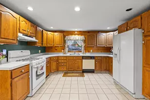 25 Albany St, Deer Park, NY 11729 - Photo 4