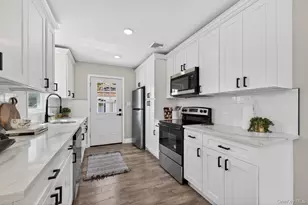 260 Lake Dr, Patchogue, NY 11772 - Photo 14