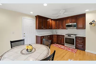 149 Princeton Street, Roslyn Heights, NY 11577 - Photo 4