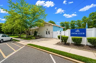 11 Toehee Pl, Islip, NY 11715 - Photo 18