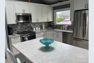 909 Berkshire Drive, Westbury, NY 11590 - Photo 4