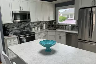 909 Berkshire Dr, Westbury, NY 11590 - Photo 4