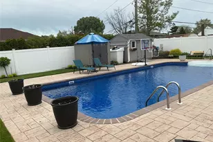 909 Berkshire Dr, Westbury, NY 11590 - Photo 32