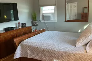 909 Berkshire Dr, Westbury, NY 11590 - Photo 28