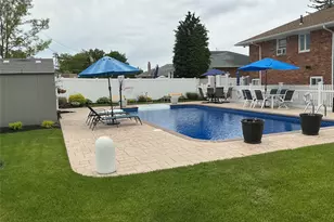 909 Berkshire Dr, Westbury, NY 11590 - Photo 30