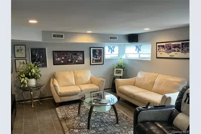 909 Berkshire Drive, Westbury, NY 11590 - Photo 8
