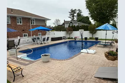 909 Berkshire Drive, Westbury, NY 11590 - Photo 34