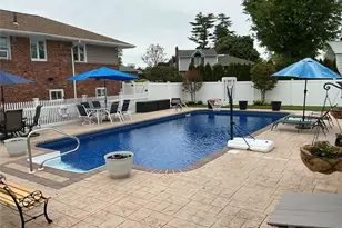 909 Berkshire Dr, Westbury, NY 11590 - Photo 34