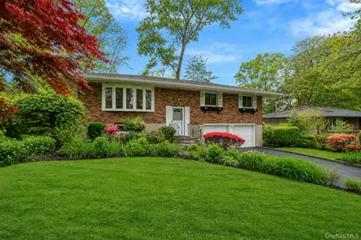 44 Mackay Drive, Hauppauge, NY 11788 - Photo 2