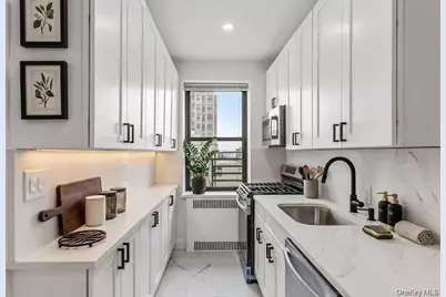 9876 Queens Boulevard #6L, Rego Park, NY 11374 - Photo 8