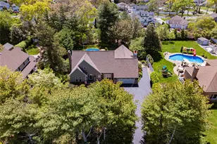 38 Shinnecock Ln, East Islip, NY 11730 - Photo 32