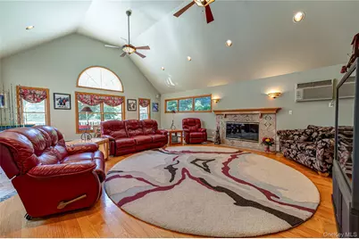 38 Shinnecock Lane, East Islip, NY 11730 - Photo 14