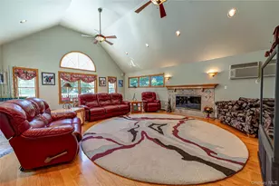 38 Shinnecock Ln, East Islip, NY 11730 - Photo 14