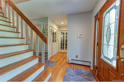 38 Shinnecock Lane, East Islip, NY 11730 - Photo 2