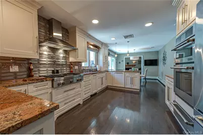 38 Shinnecock Lane, East Islip, NY 11730 - Photo 10