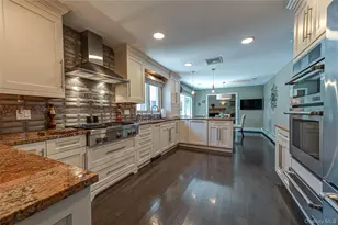 38 Shinnecock Ln, East Islip, NY 11730 - Photo 10