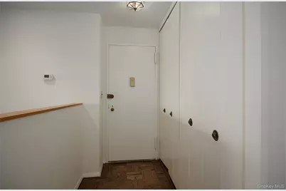 100 E Hartsdale Avenue #4DW, Hartsdale, NY 10530 - Photo 4