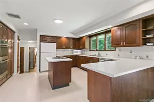 2425 Evergreen St, Yorktown Heights, NY 10598 - Photo 12