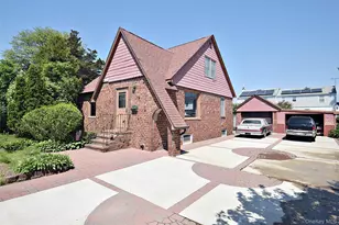 25 Kensington Ct, Copiague, NY 11726 - Photo 18