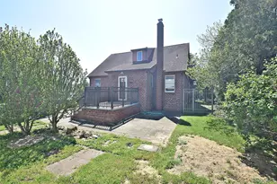25 Kensington Ct, Copiague, NY 11726 - Photo 16