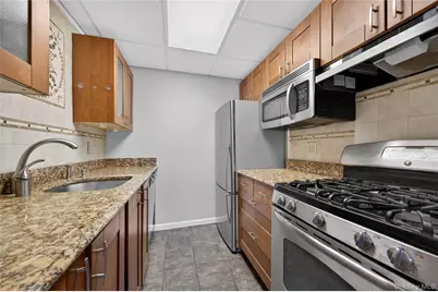 100 Clinton Avenue #2Y, Mineola, NY 11501 - Photo 10