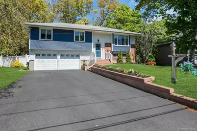 62 Craig Road, Islip Terrace, NY 11752 - Photo 2