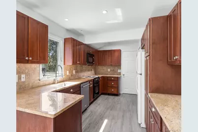 27 (Aka 630) Madison Street, Greenport, NY 11944 - Photo 4