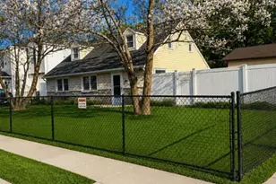 700 Sharon Rd, Copiague, NY 11726 - Photo 2