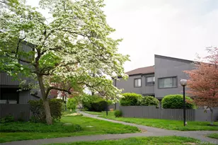 1608 Mulberry Ct, Poughkeepsie, NY 12603 - Photo 2