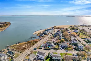 4 Bay Pl, Lindenhurst, NY 11757 - Photo 36