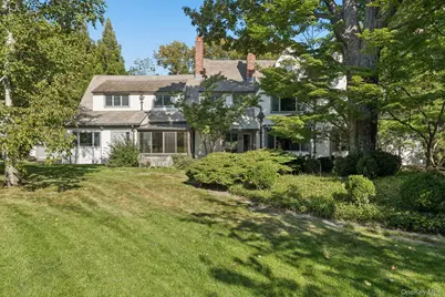 18 Heights Road, Manhasset, NY 11030 - Photo 2