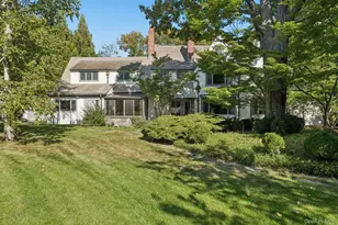 18 Heights Rd, Manhasset, NY 11030 - Photo 2