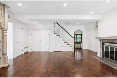 18 Heights Road, Manhasset, NY 11030 - Photo 8