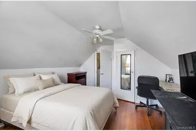 8 Francis Court, Elmont, NY 11003 - Photo 10
